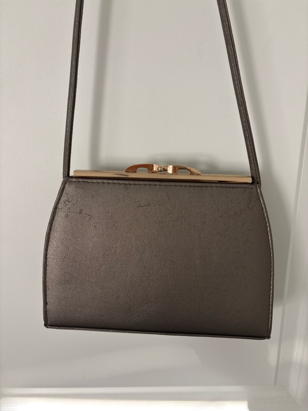 Vintage 60s Bronze Metallic Vinyl Gold Kiss Lock Crossbody Purse. 9”x7” - Picture 4 of 8